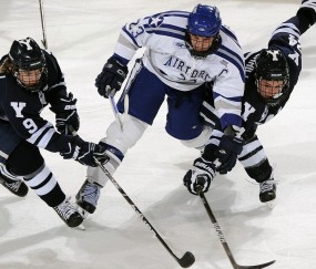 爱游戏体育-库里在勇士比赛中突破纪录，出色防守引发热议！