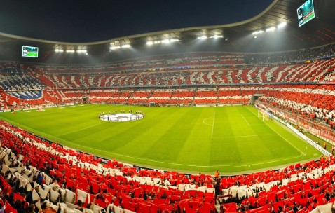 爱游戏官网-亚冠次回合对决在即！洛杉矶湖人演练定位球，罗马密集防守应对